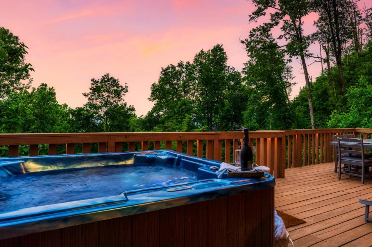 Mountainside - New Luxury Cabin-Fire Table-Hot Tub-3 Pools-Ps5-Bears Gatlinburg Buitenkant foto